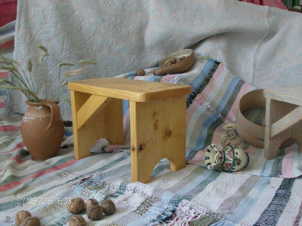 Scăunel lemn 